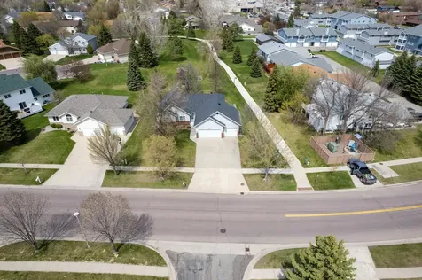 2541 S 26th Avenue S Fargo ND 58103
