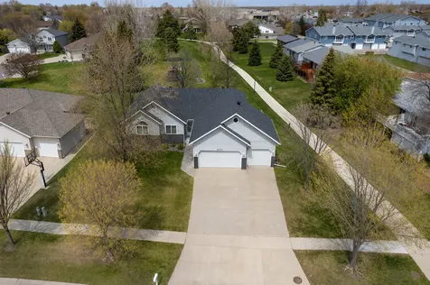 2541 S 26th Avenue S Fargo ND 58103