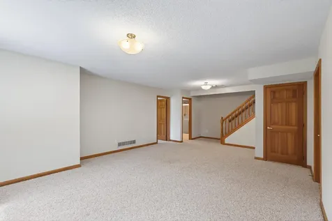 4134 Thornhill Lane Vadnais Heights MN 55127
