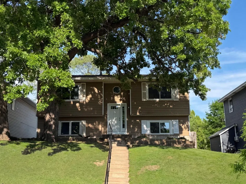 546 Hazel Street N Saint Paul MN 55119