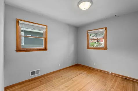 513 9th Avenue S South Saint Paul MN 55075
