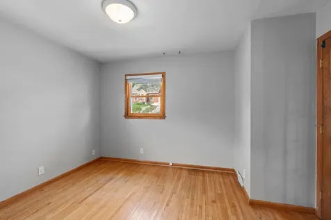 513 9th Avenue S South Saint Paul MN 55075