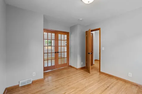 513 9th Avenue S South Saint Paul MN 55075