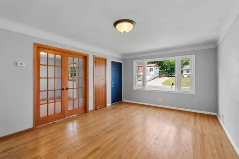 513 9th Avenue S South Saint Paul MN 55075