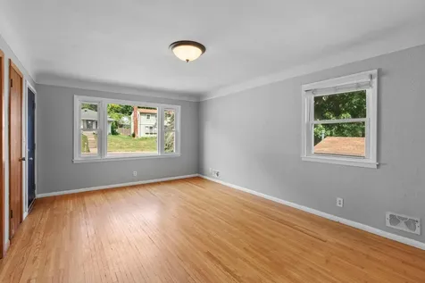 513 9th Avenue S South Saint Paul MN 55075