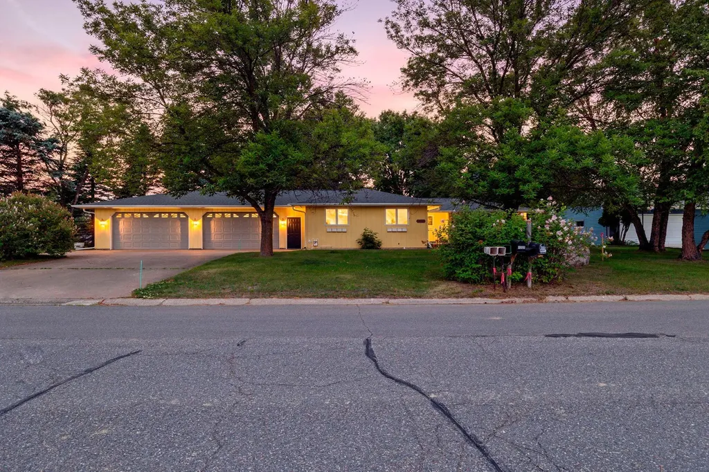 1332 2nd Avenue SE Cambridge MN 55008