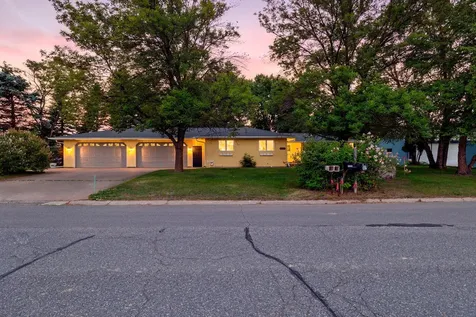 1332 2nd Avenue SE Cambridge MN 55008