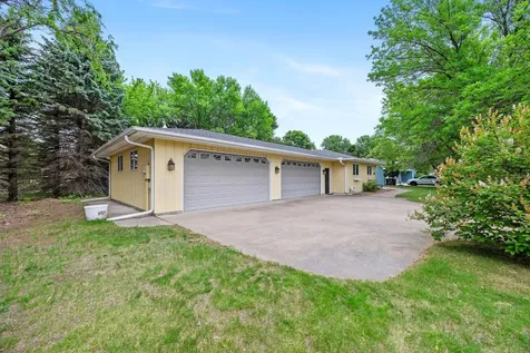 1332 2nd Avenue SE Cambridge MN 55008