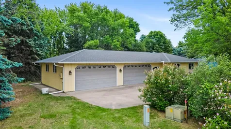 1332 2nd Avenue SE Cambridge MN 55008