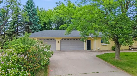 1332 2nd Avenue SE Cambridge MN 55008