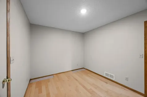 1332 2nd Avenue SE Cambridge MN 55008