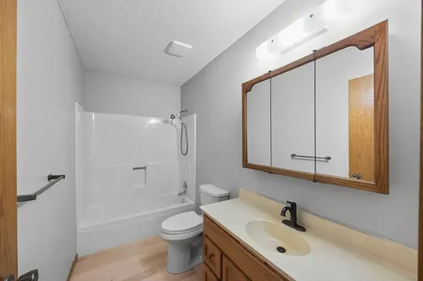 1332 2nd Avenue SE Cambridge MN 55008