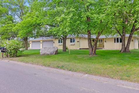 1332 2nd Avenue SE Cambridge MN 55008