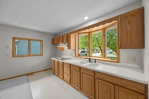 1332 2nd Avenue SE Cambridge MN 55008
