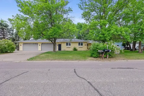 1332 2nd Avenue SE Cambridge MN 55008