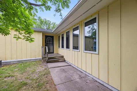 1332 2nd Avenue SE Cambridge MN 55008