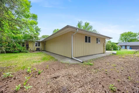 1332 2nd Avenue SE Cambridge MN 55008