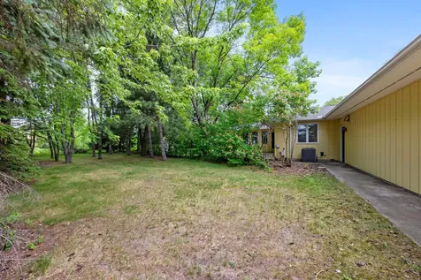 1332 2nd Avenue SE Cambridge MN 55008