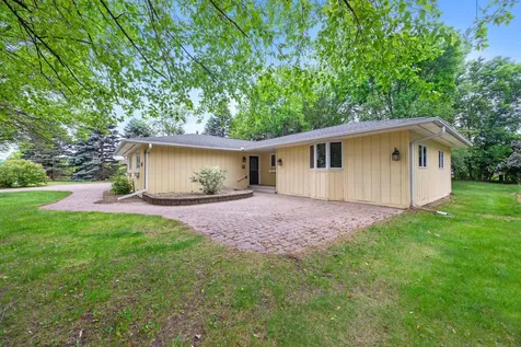 1332 2nd Avenue SE Cambridge MN 55008