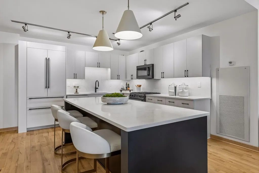 215 10th Avenue S Minneapolis MN 55415