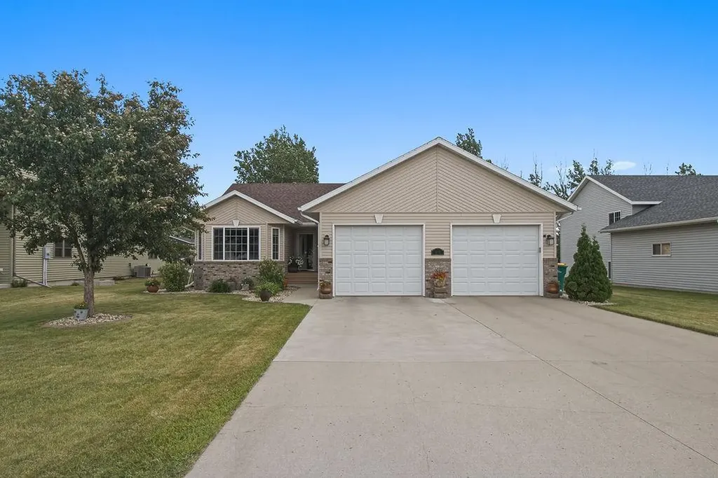 610 3rd Street E Horace ND 58047