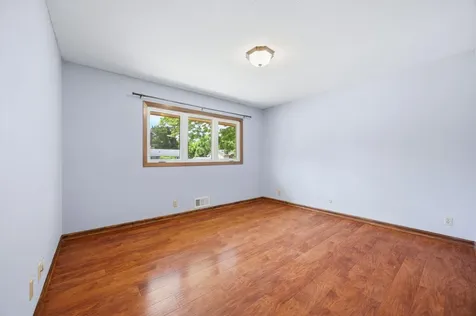48 Winthrop Street N Saint Paul MN 55119