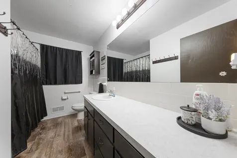 1516 Wellington Crescent Faribault MN 55021