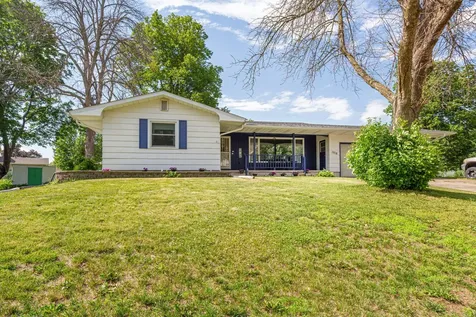 1516 Wellington Crescent Faribault MN 55021