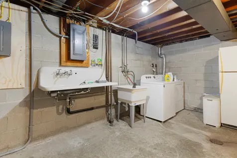 1516 Wellington Crescent Faribault MN 55021