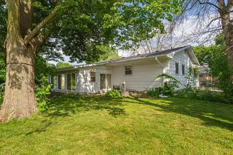 1516 Wellington Crescent Faribault MN 55021