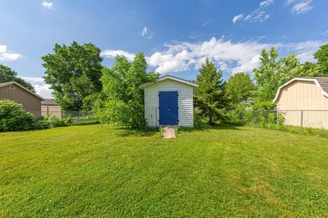 1516 Wellington Crescent Faribault MN 55021