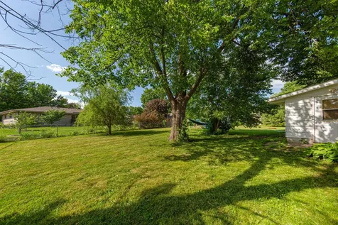 1516 Wellington Crescent Faribault MN 55021