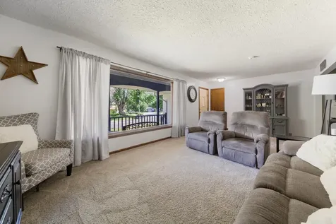 1516 Wellington Crescent Faribault MN 55021