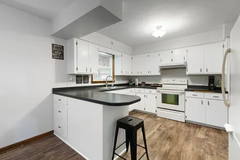 1516 Wellington Crescent Faribault MN 55021