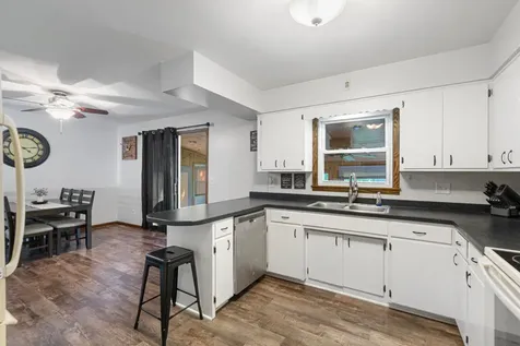 1516 Wellington Crescent Faribault MN 55021
