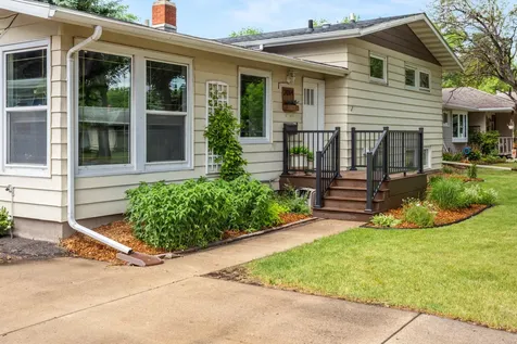 2014 10th Street N Fargo ND 58102