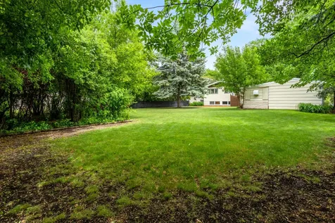 2014 10th Street N Fargo ND 58102