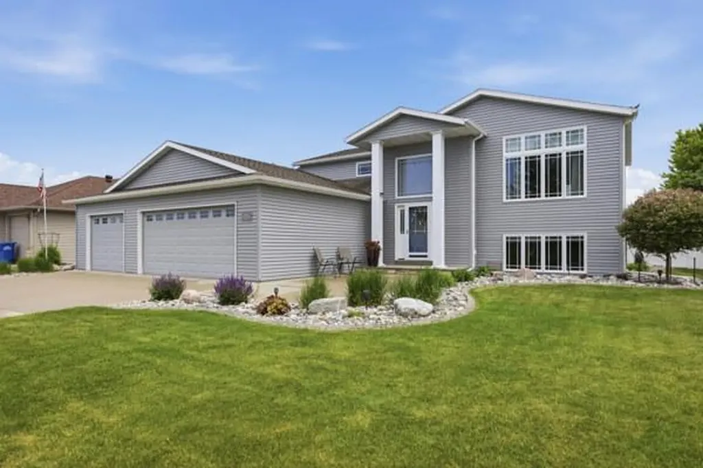 4758 43rd Street S Fargo ND 58104