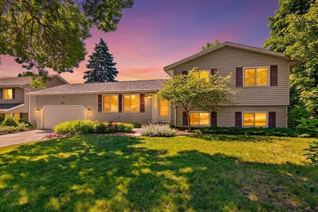 6321 Edgemont Circle N Brooklyn Park MN 55428