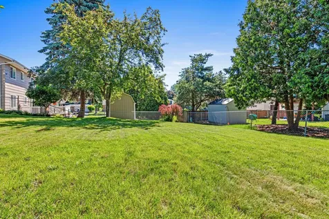 6321 Edgemont Circle N Brooklyn Park MN 55428