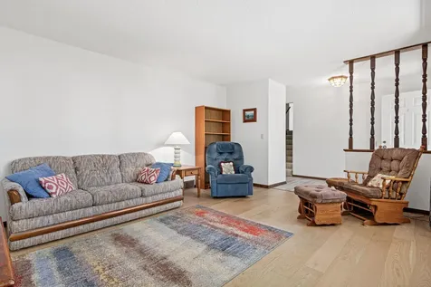 6321 Edgemont Circle N Brooklyn Park MN 55428