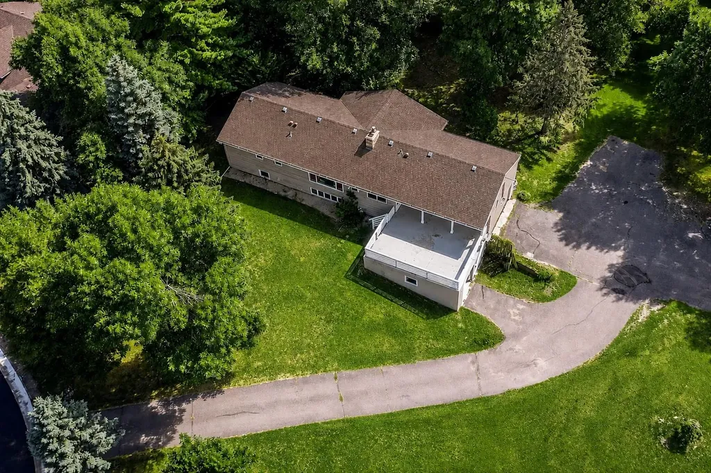 8750 Queensland Lane N Maple Grove MN 55311