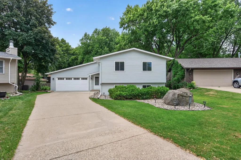 2210 Matterhorn Lane Saint Paul MN 55119