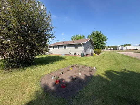 405 S 3rd Street Oakes ND 58474