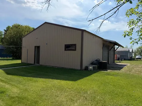 405 S 3rd Street Oakes ND 58474