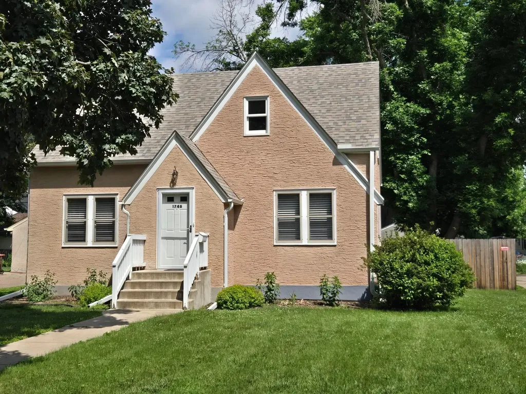 1746 Holton Street Falcon Heights MN 55113