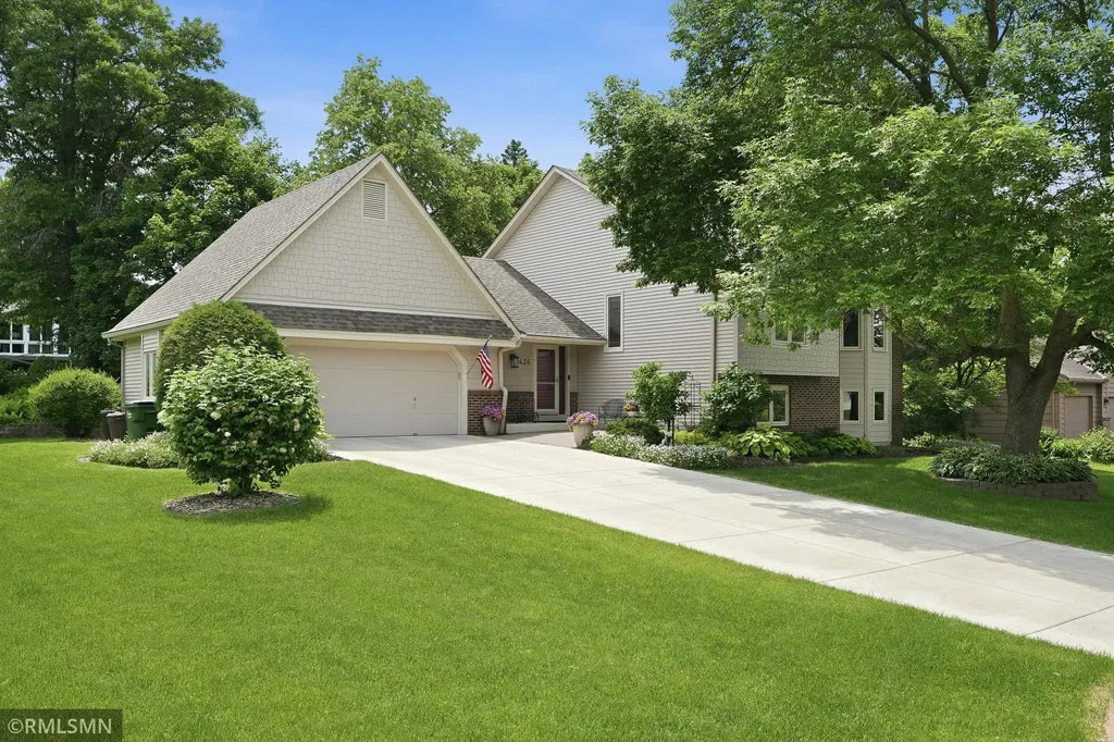 1426 Colleen Avenue Arden Hills MN 55112