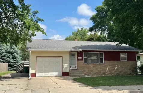 907 Poplar Avenue Marshall MN 56258