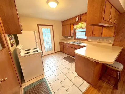 907 Poplar Avenue Marshall MN 56258