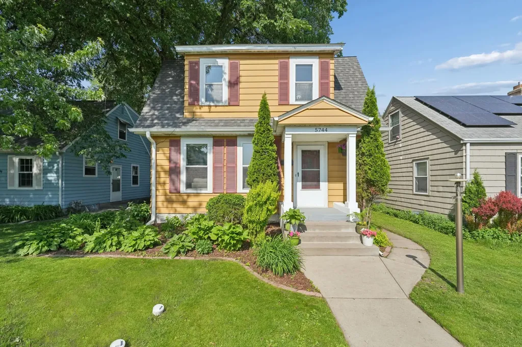 5744 26th Avenue S Minneapolis MN 55417